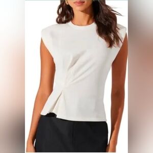 ASTR THE LABEL PINCHED TOP Size Large classic, old money vibe, clean look.